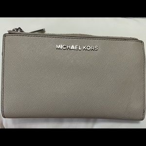 Michael Kors Adele Smartphone Wallet